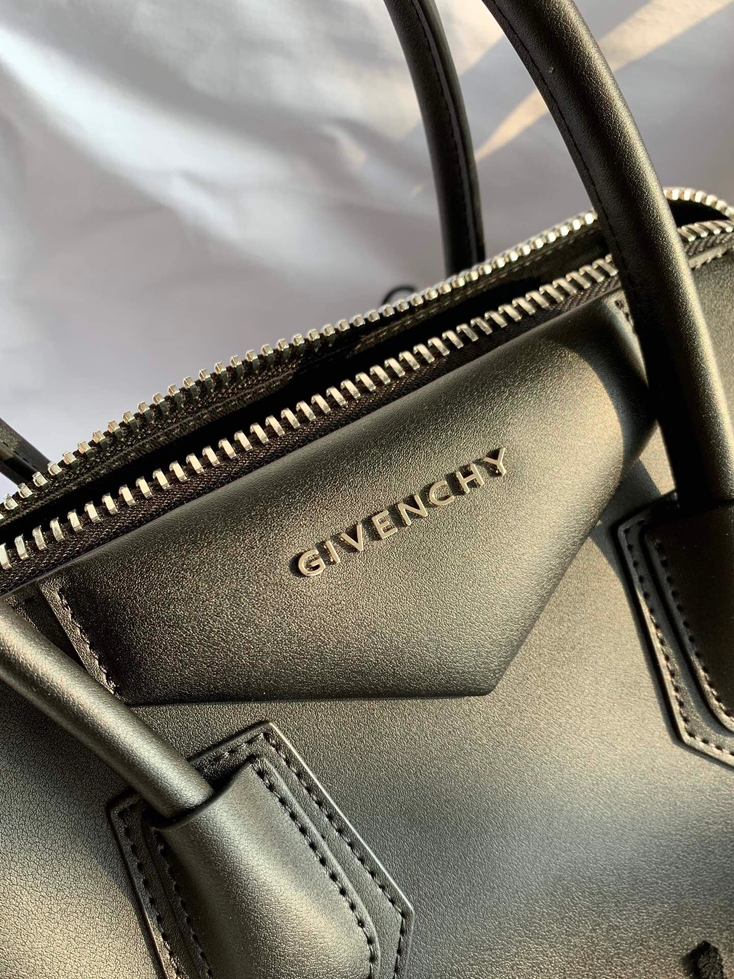 Givenchy Antigona Small