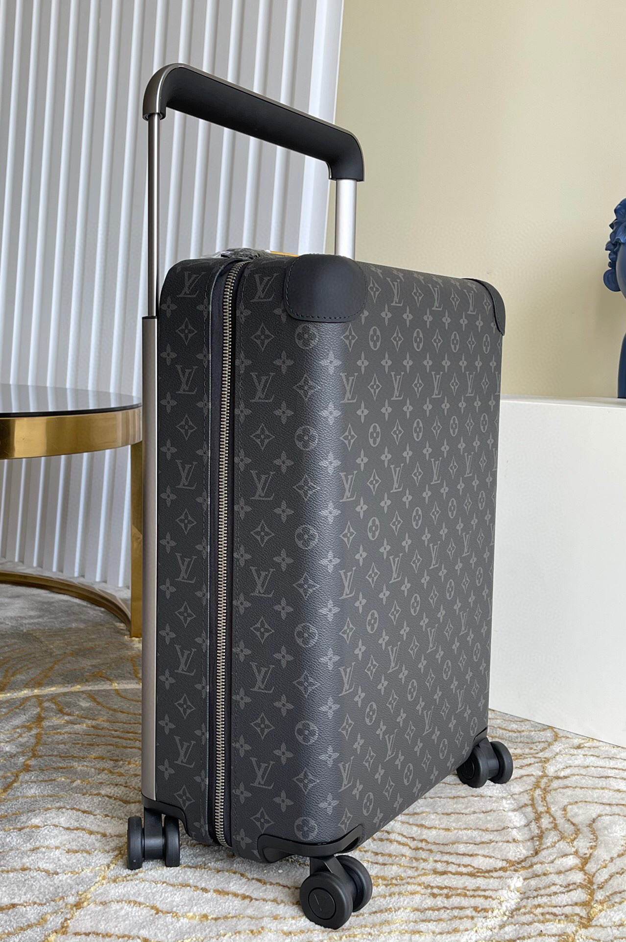 l**is V*t*n travel box