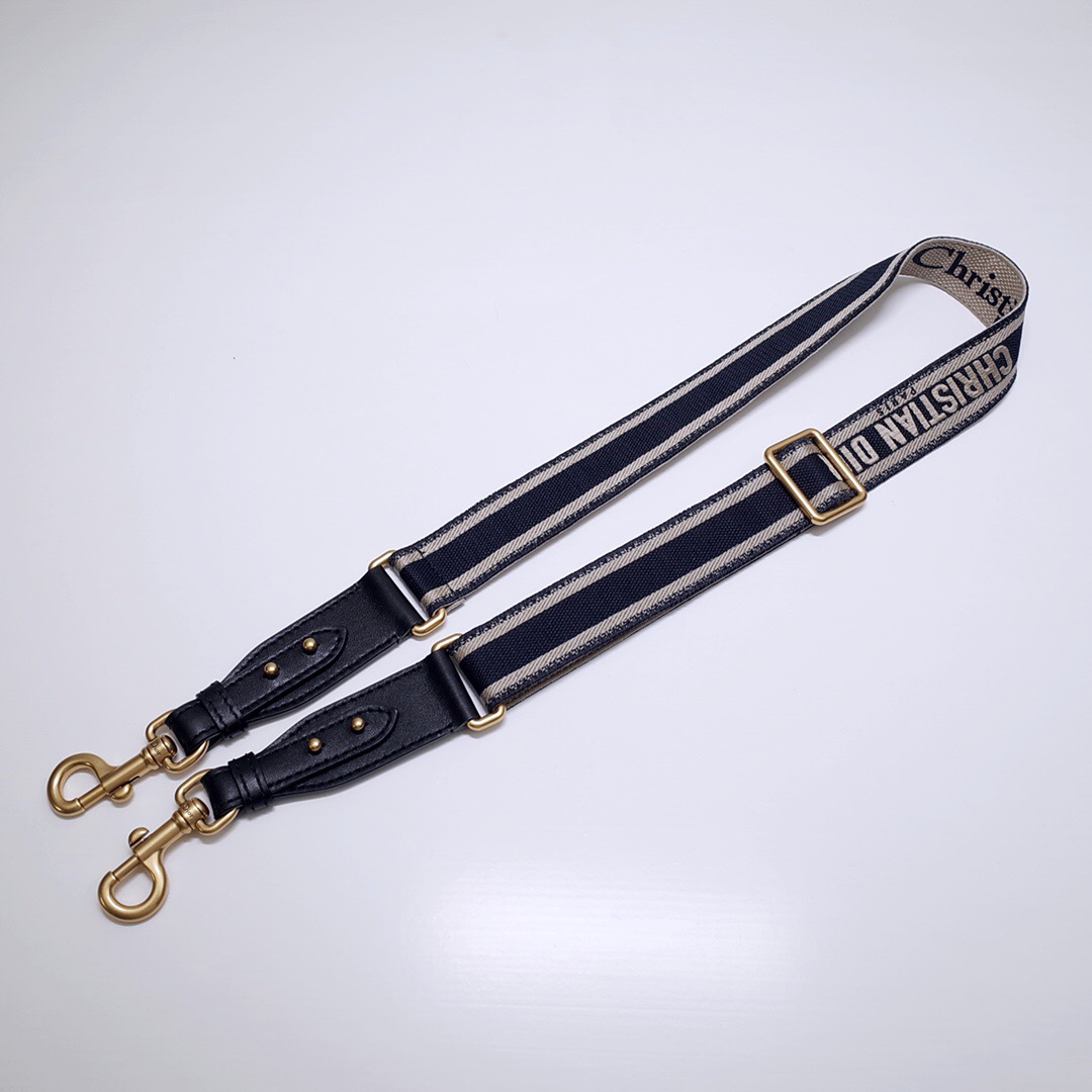 D*or shoulder strap