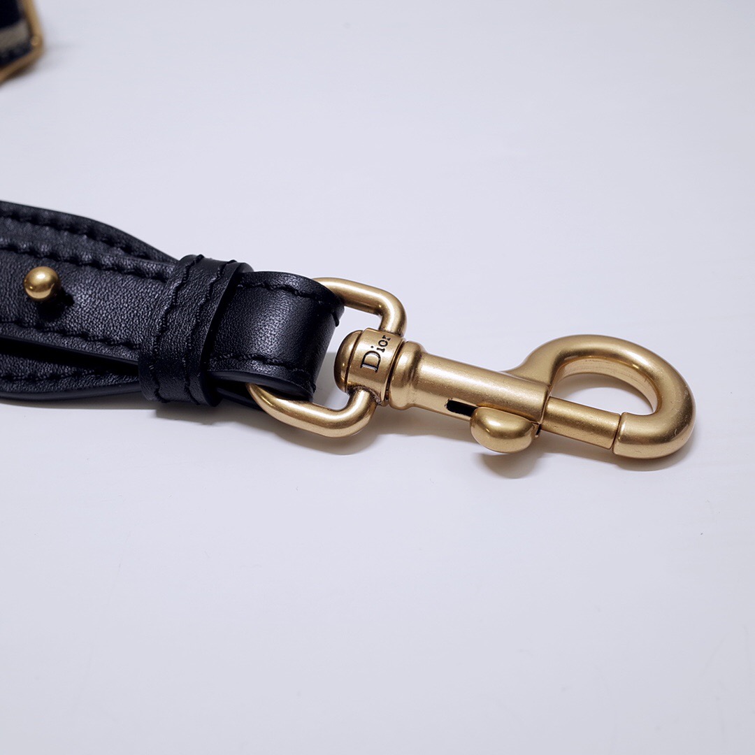 D*or shoulder strap