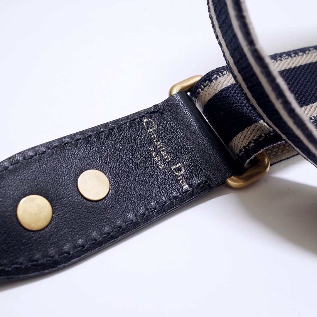 D*or shoulder strap