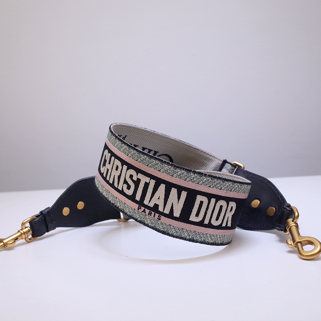D*or shoulder strap