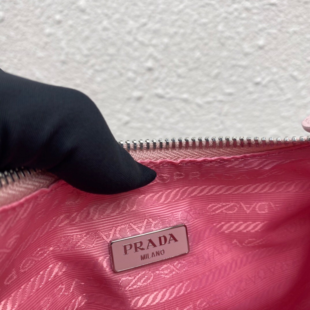 Pra*a nylon hobo
