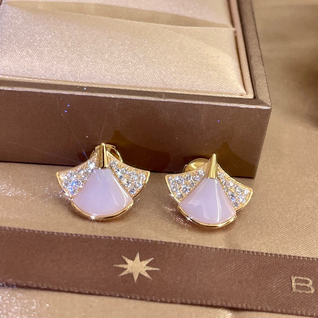 B*l*ai earring
