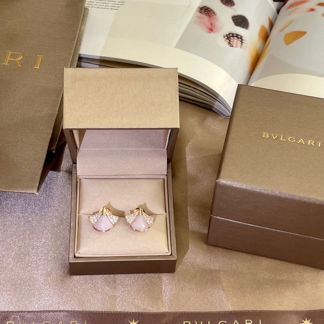 B*l*ai earring