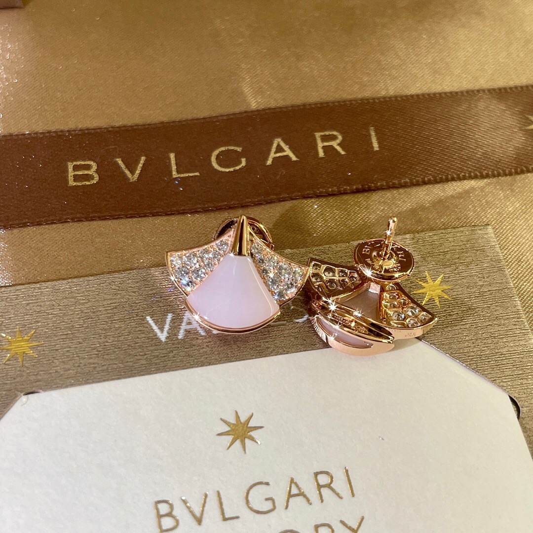 B*l*ai earring