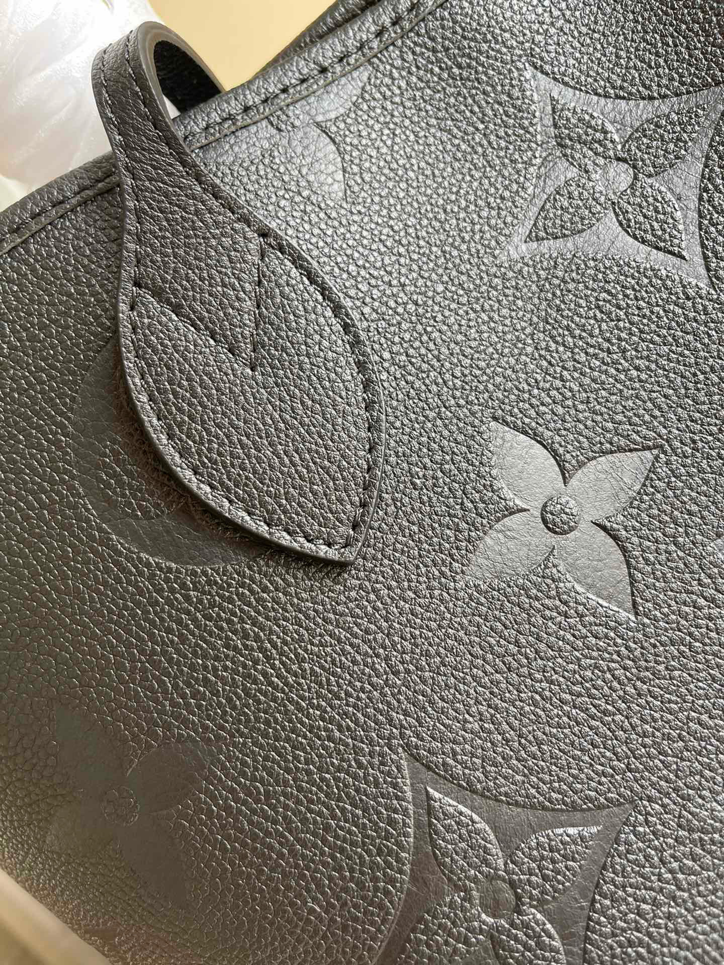 l**is V*t*n neverfull mm