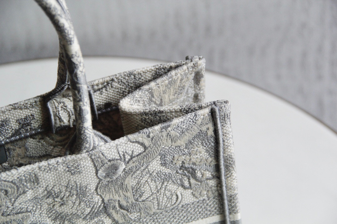 D*or book tote