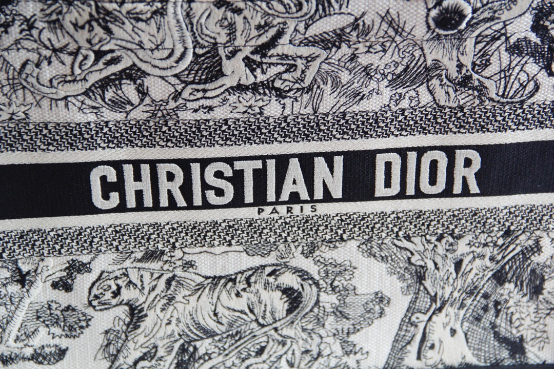 D*or book tote