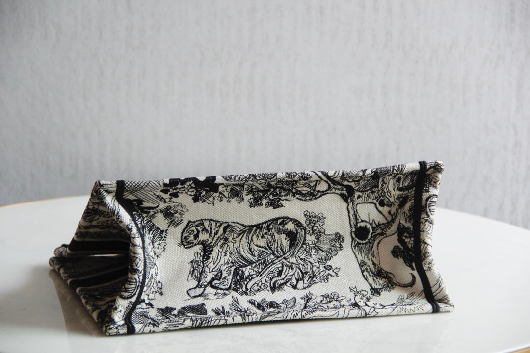 D*or book tote