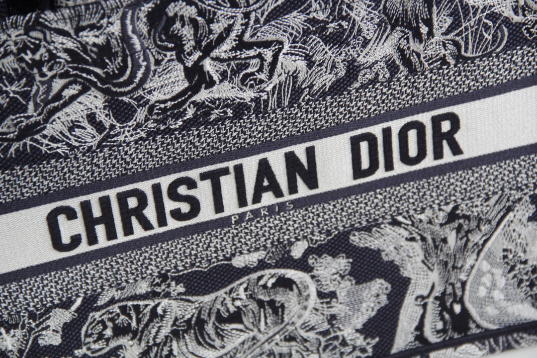 D*or book tote