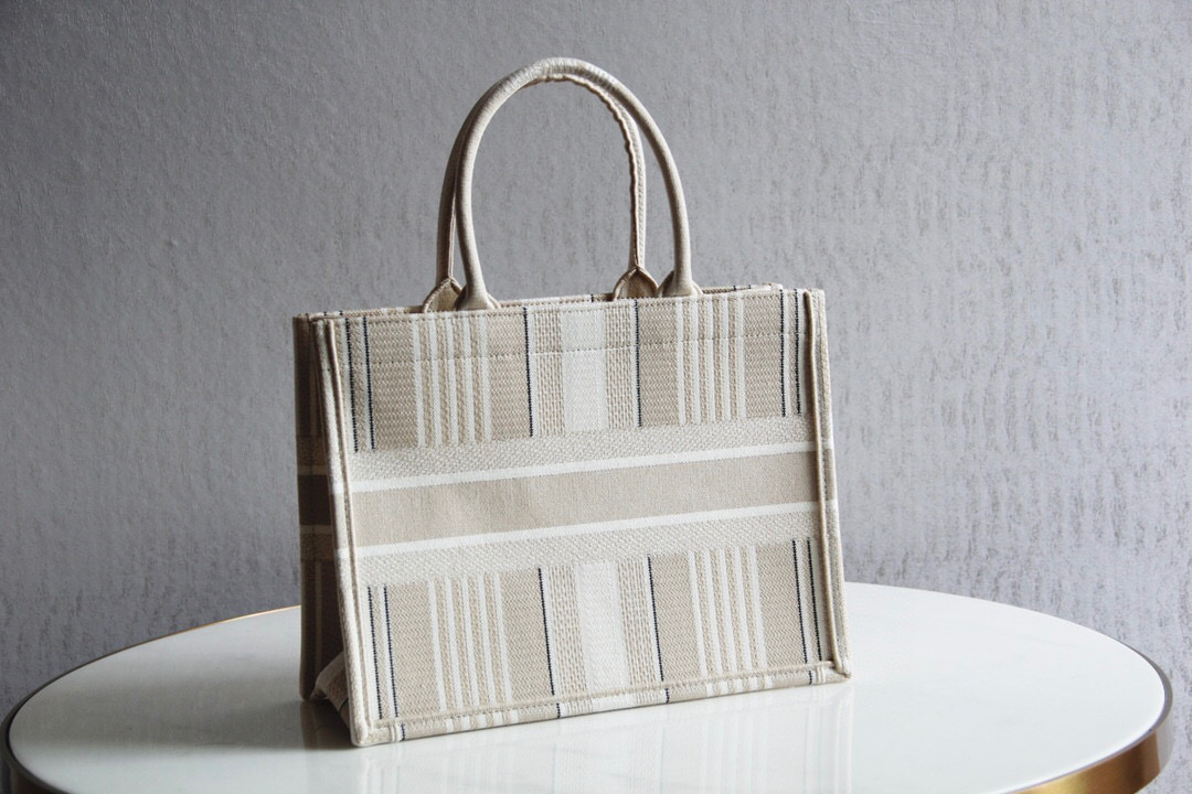 D*or book tote