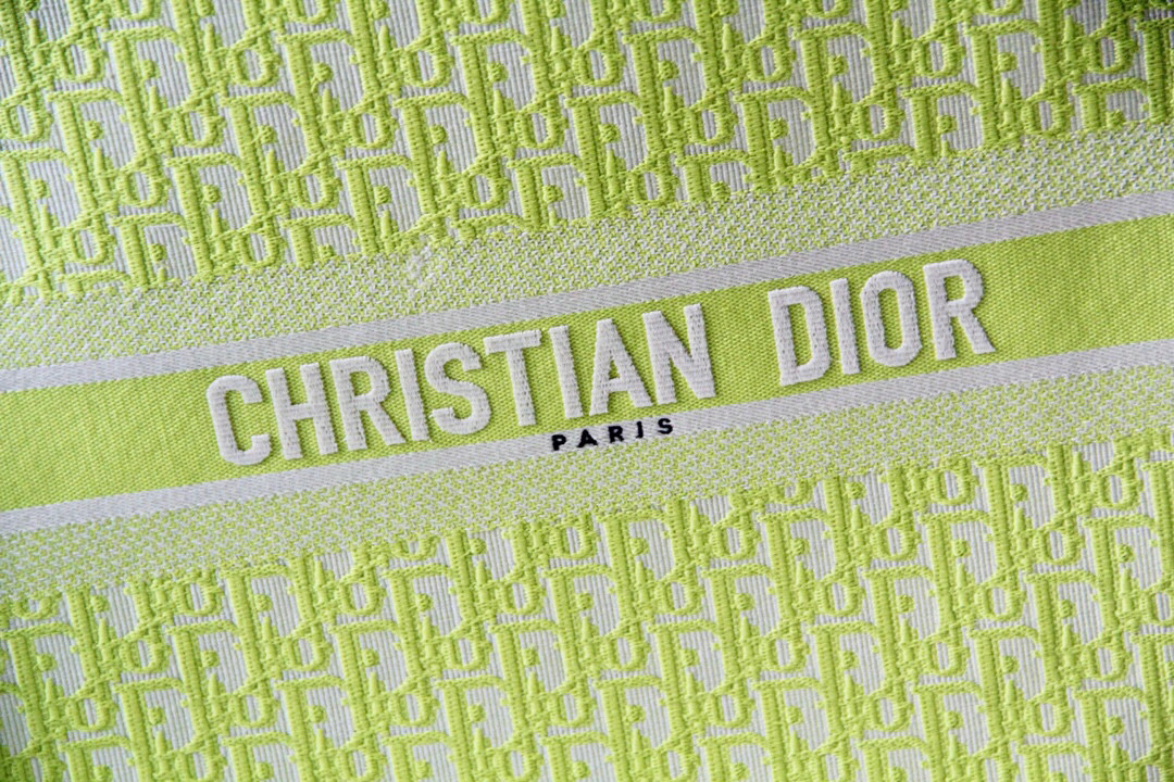D*or book tote