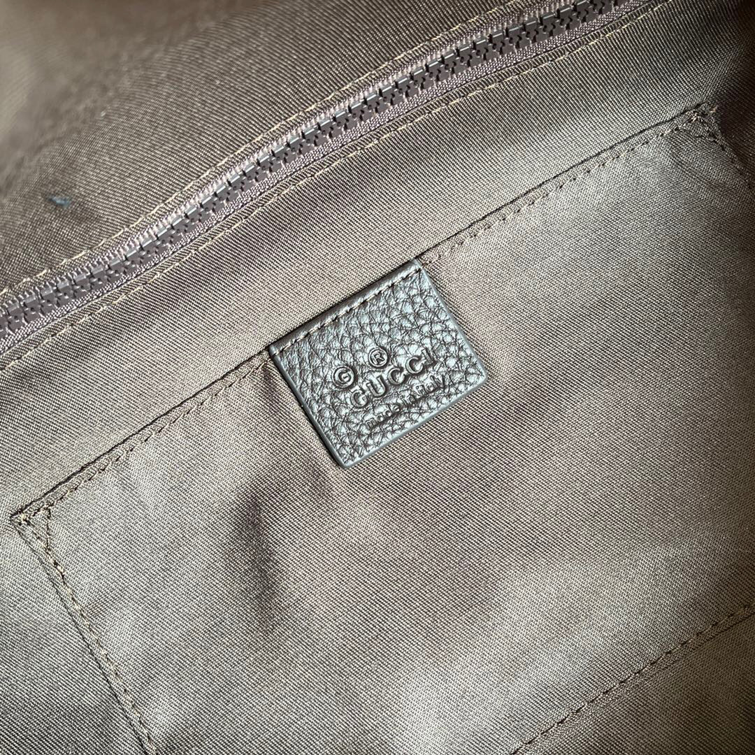 G*u*i shoulder bag