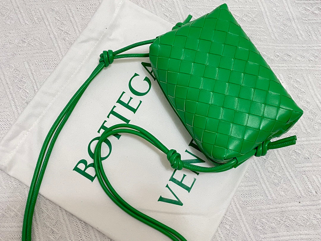 bo*te*ga Ve*ne*ta shoulder bags