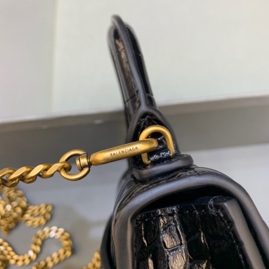 Ba*len*cia*ga hourglass