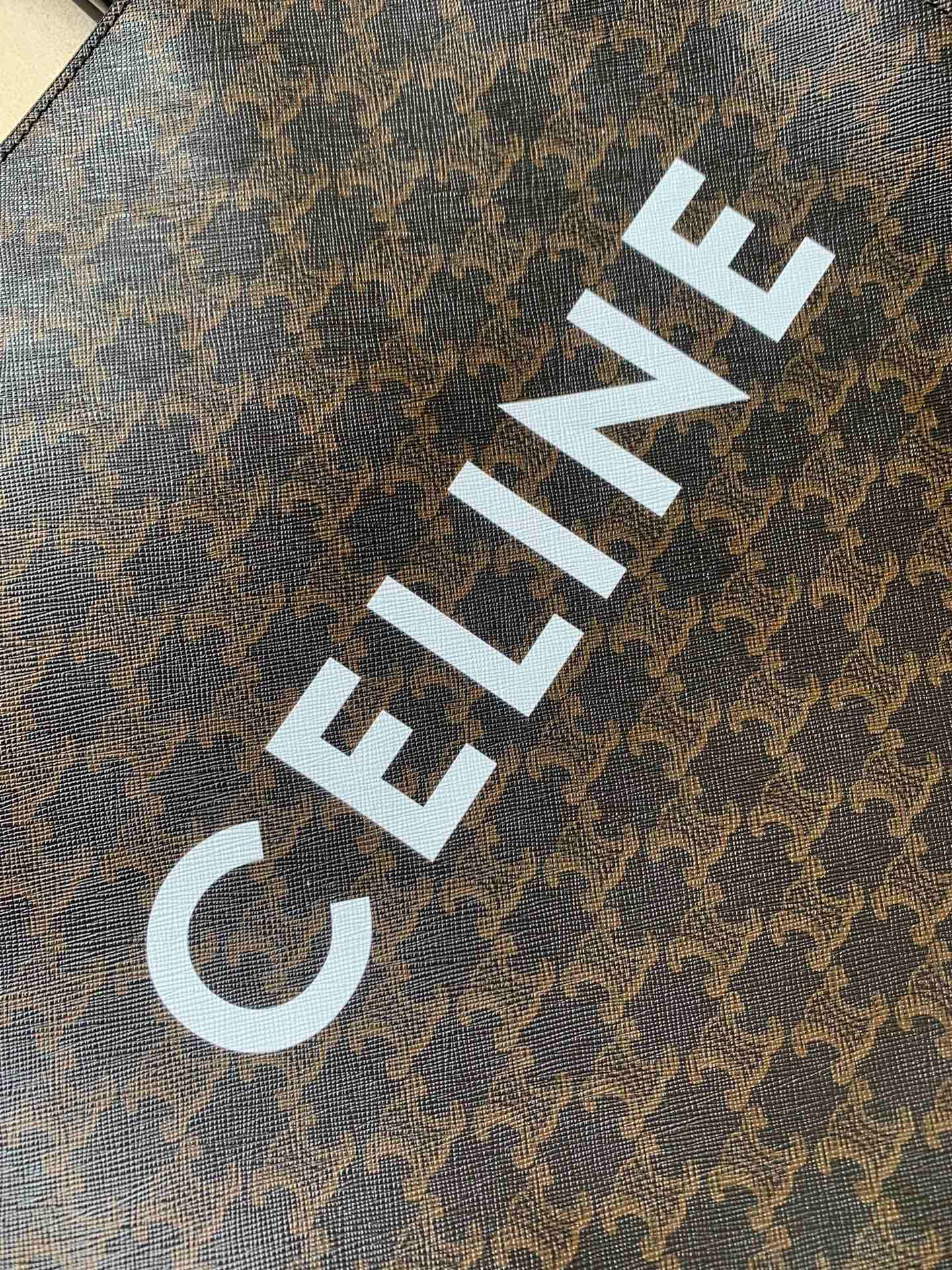 Ce**e tote