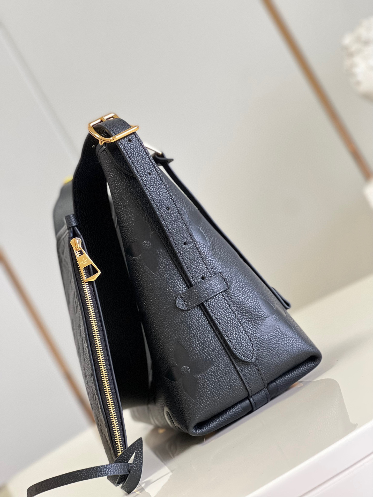 l**is V*t*n carryall pm