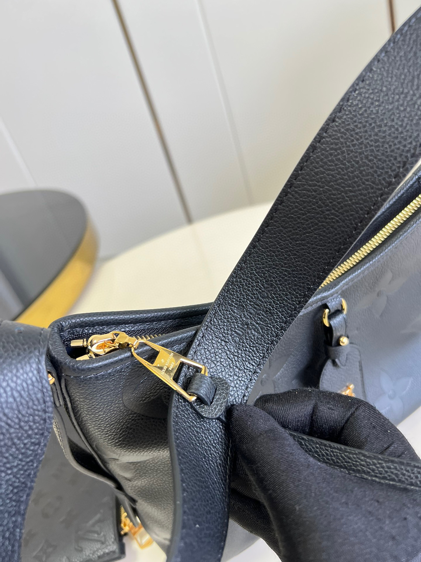 l**is V*t*n carryall pm