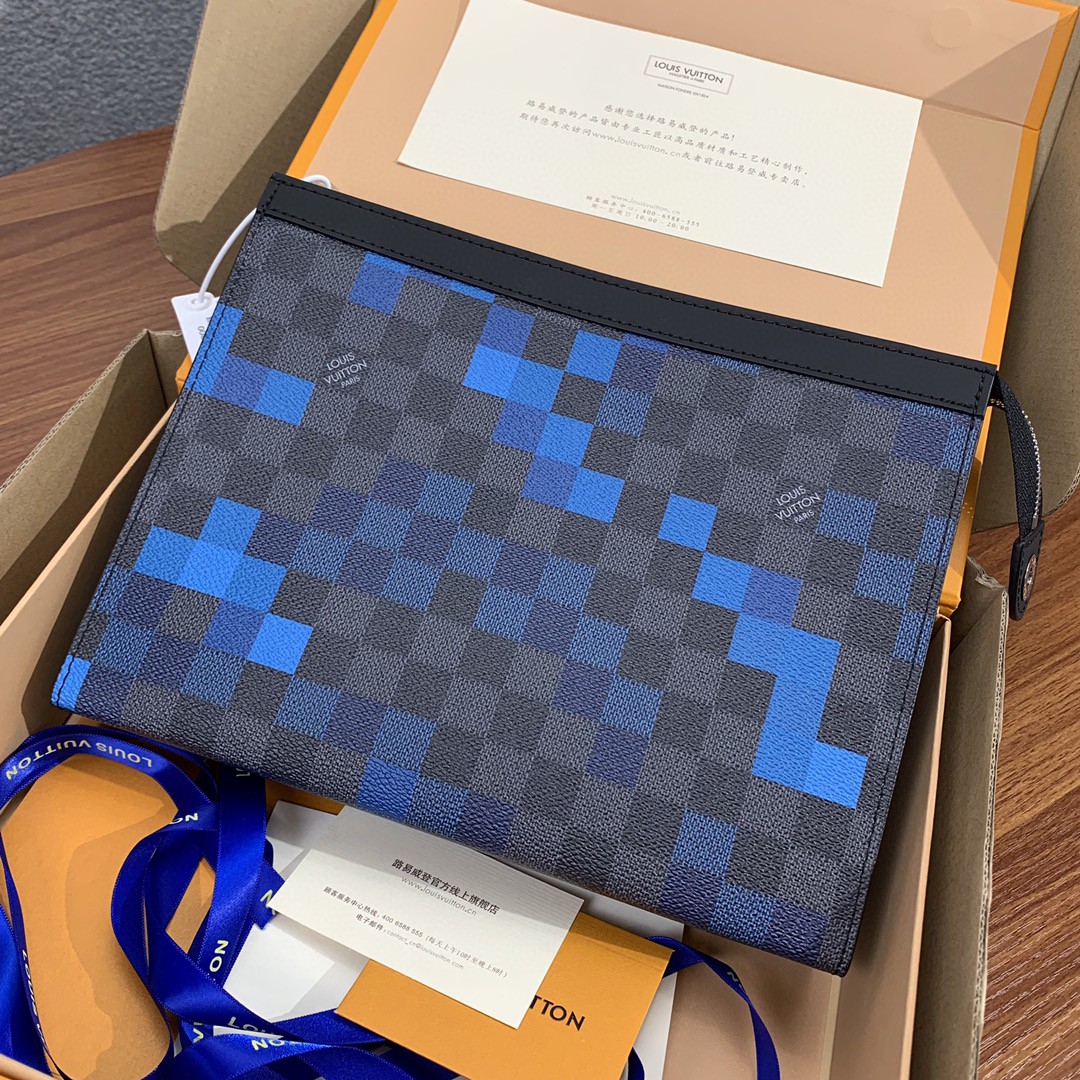 l**is V*t*n clutch bag