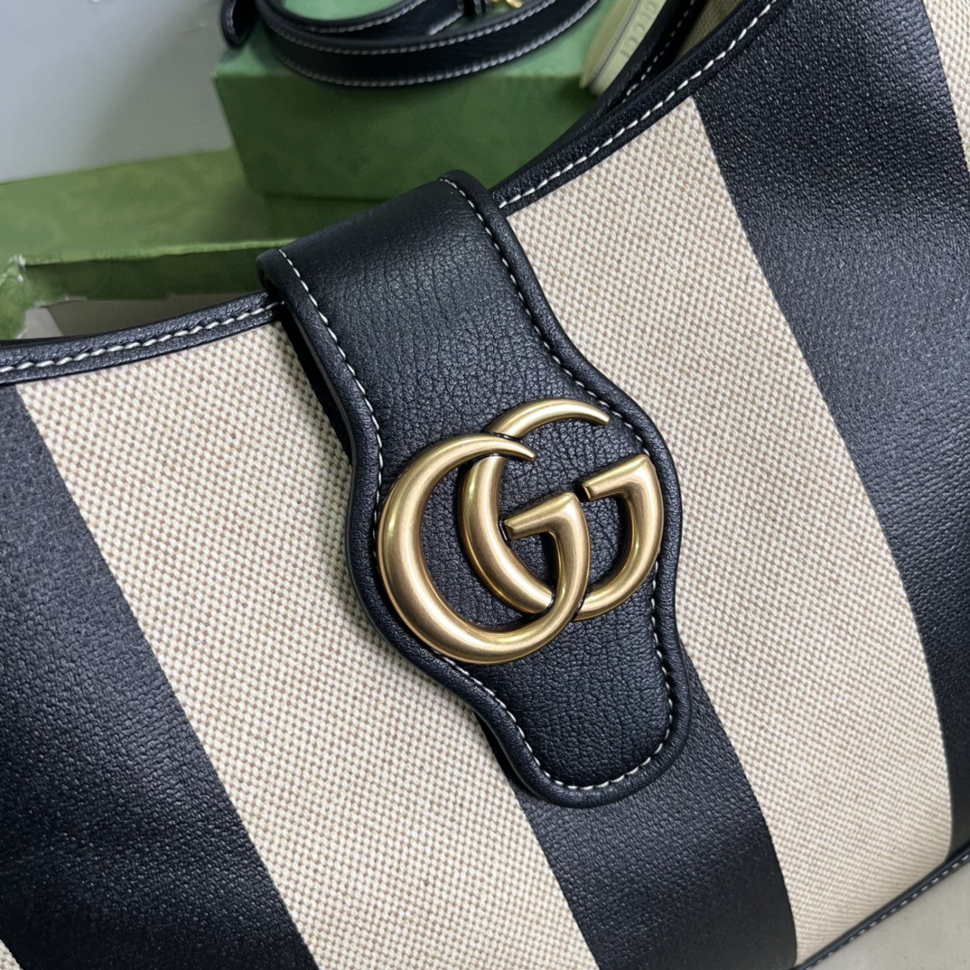 G*u*i aphrodite medium shoulder bag