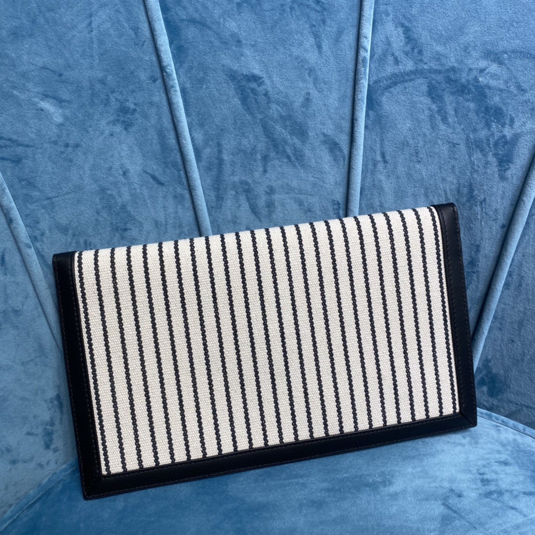 YSL Uptown