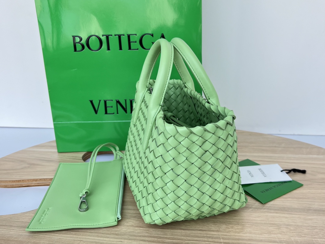 bo*te*ga Ve*ne*ta cabat mini