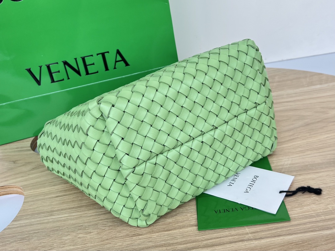 bo*te*ga Ve*ne*ta cabat mini