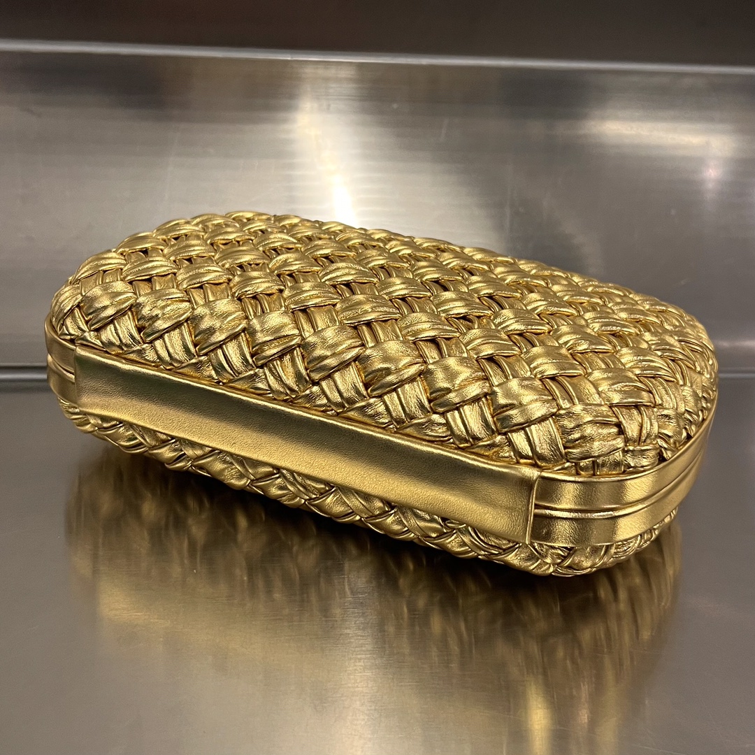 bo*te*ga Ve*ne*ta knot