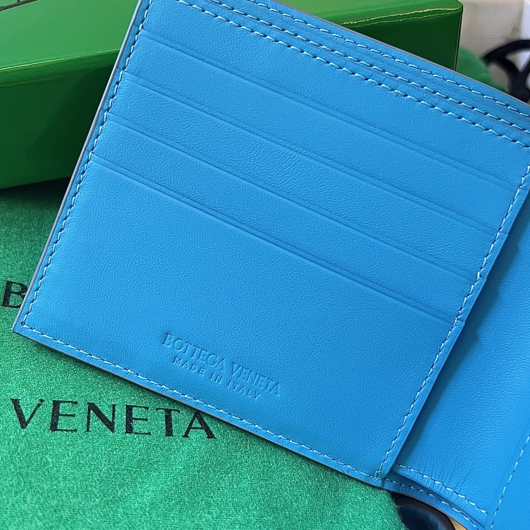 bo*te*ga Ve*ne*ta intrecciato bi-fold wallet