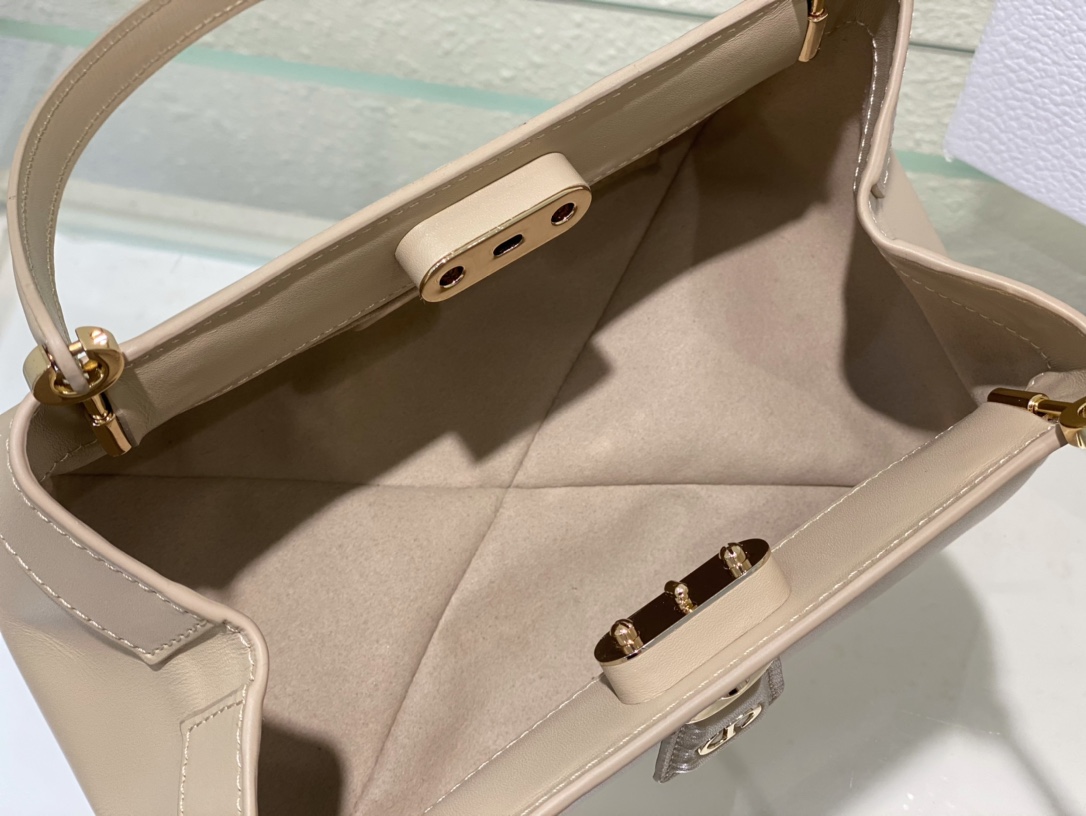 medium D*or key bag