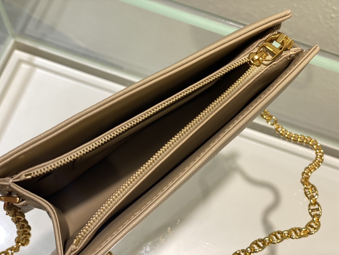 D*or caro zipped pouch with chain