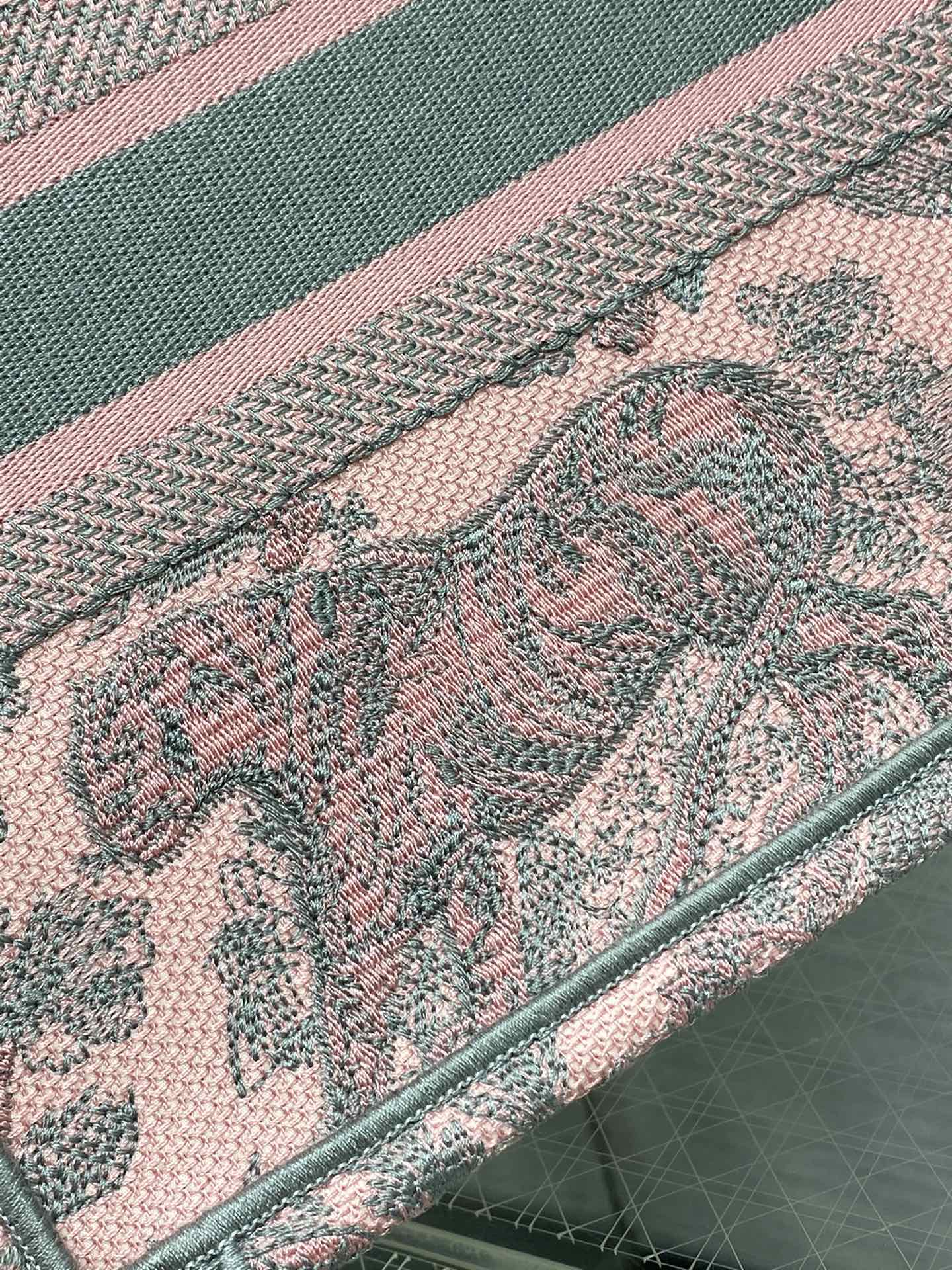small D*or book tote