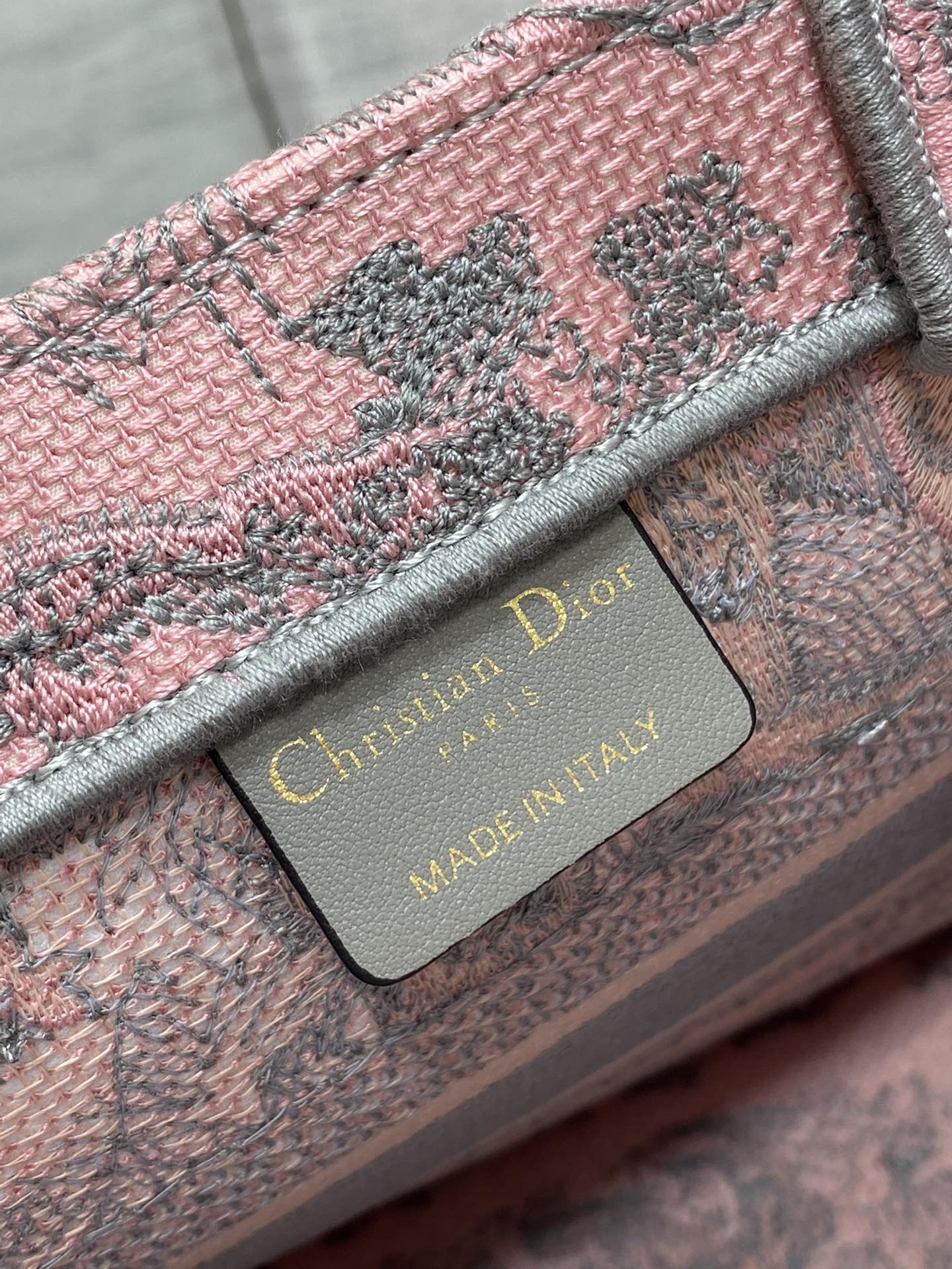 small D*or book tote