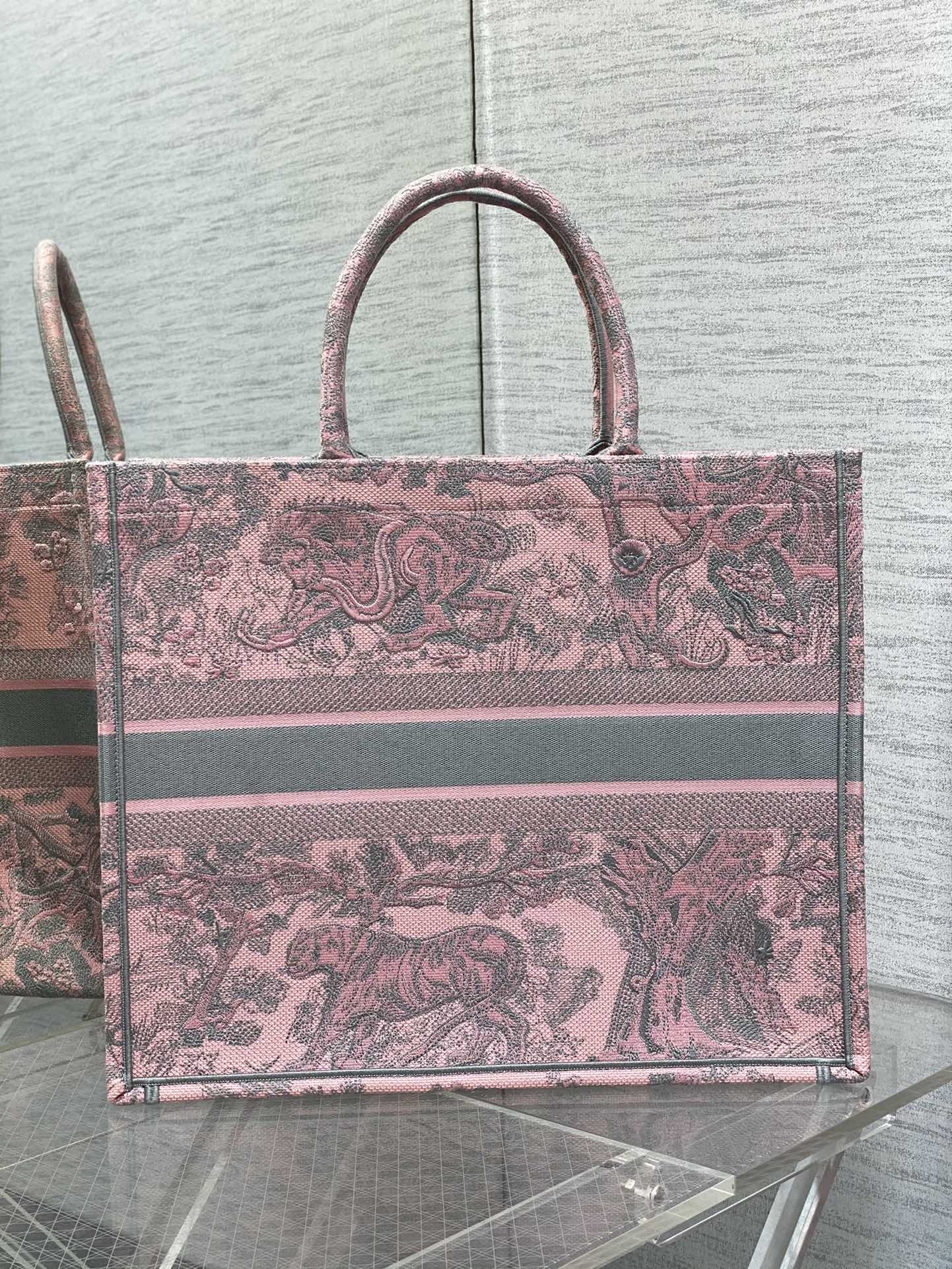 large D*or book tote