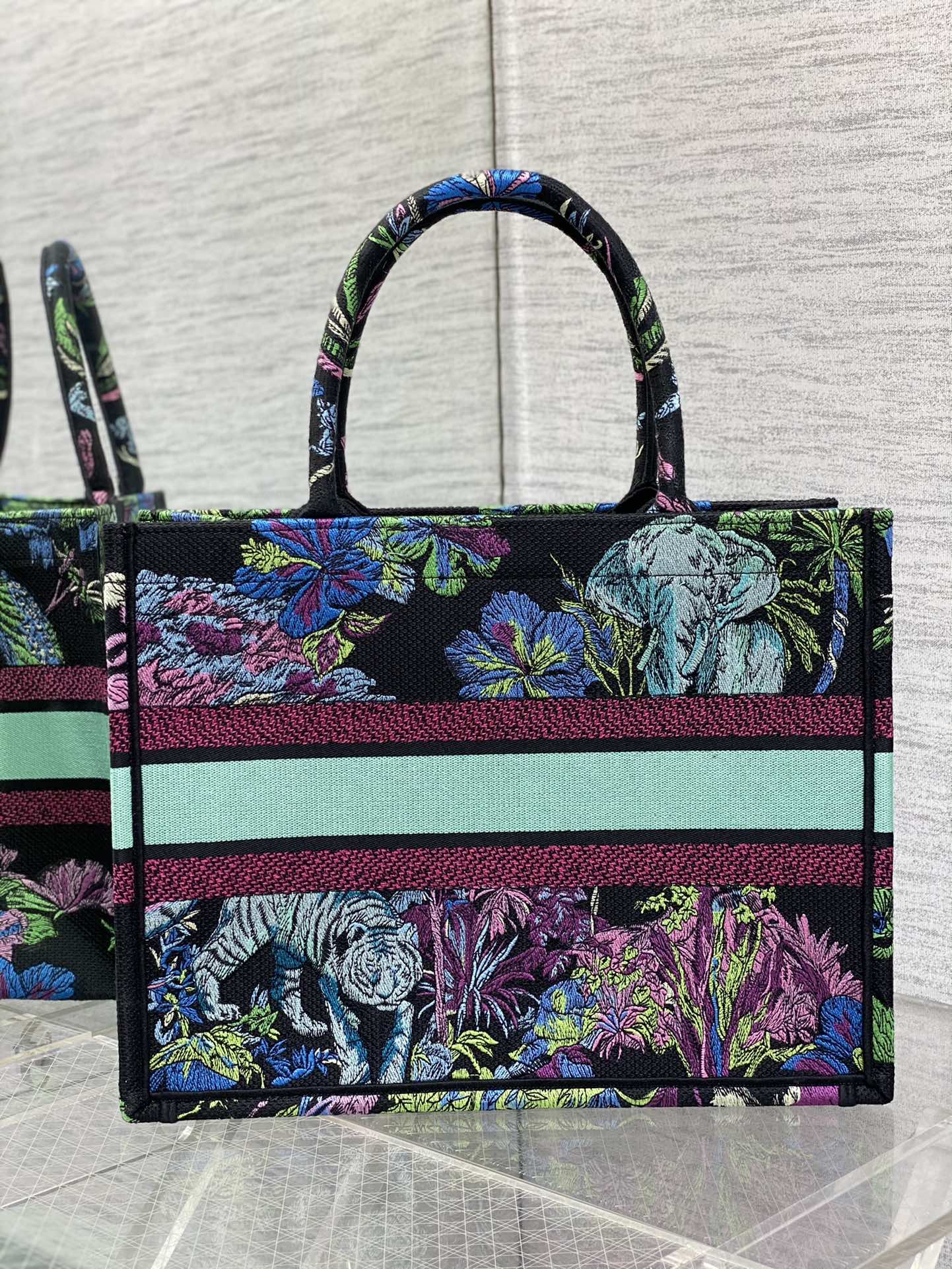 medium D*or book tote