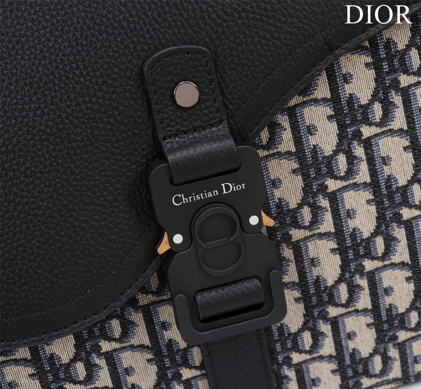D*or saddle pouch