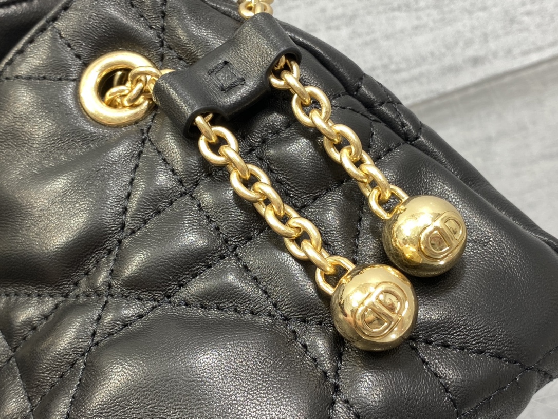small D*or ammi bag