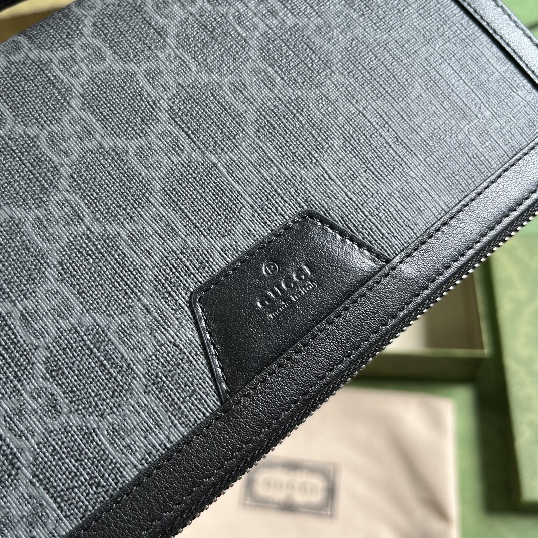 G*u*i jumbo gg travel document case