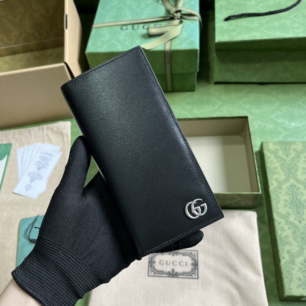 G*u*i long wallet