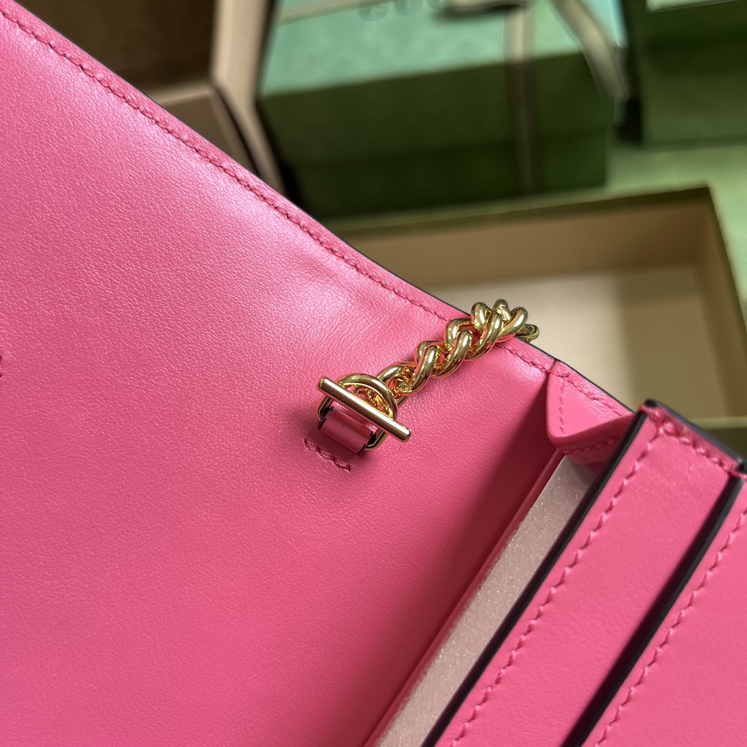 G*u*i gg matelassÉ chain wallet