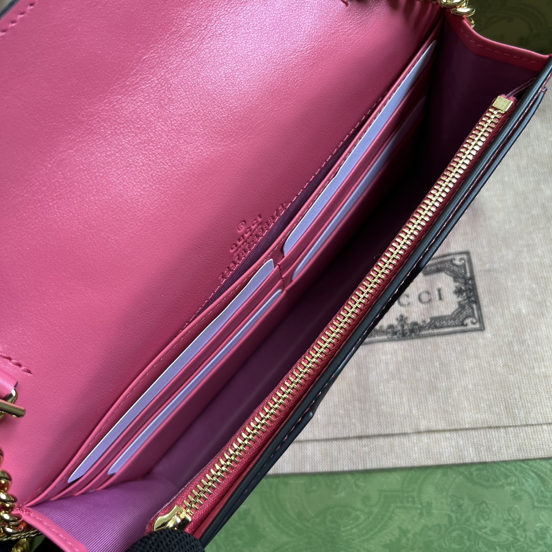 G*u*i gg matelassÉ chain wallet