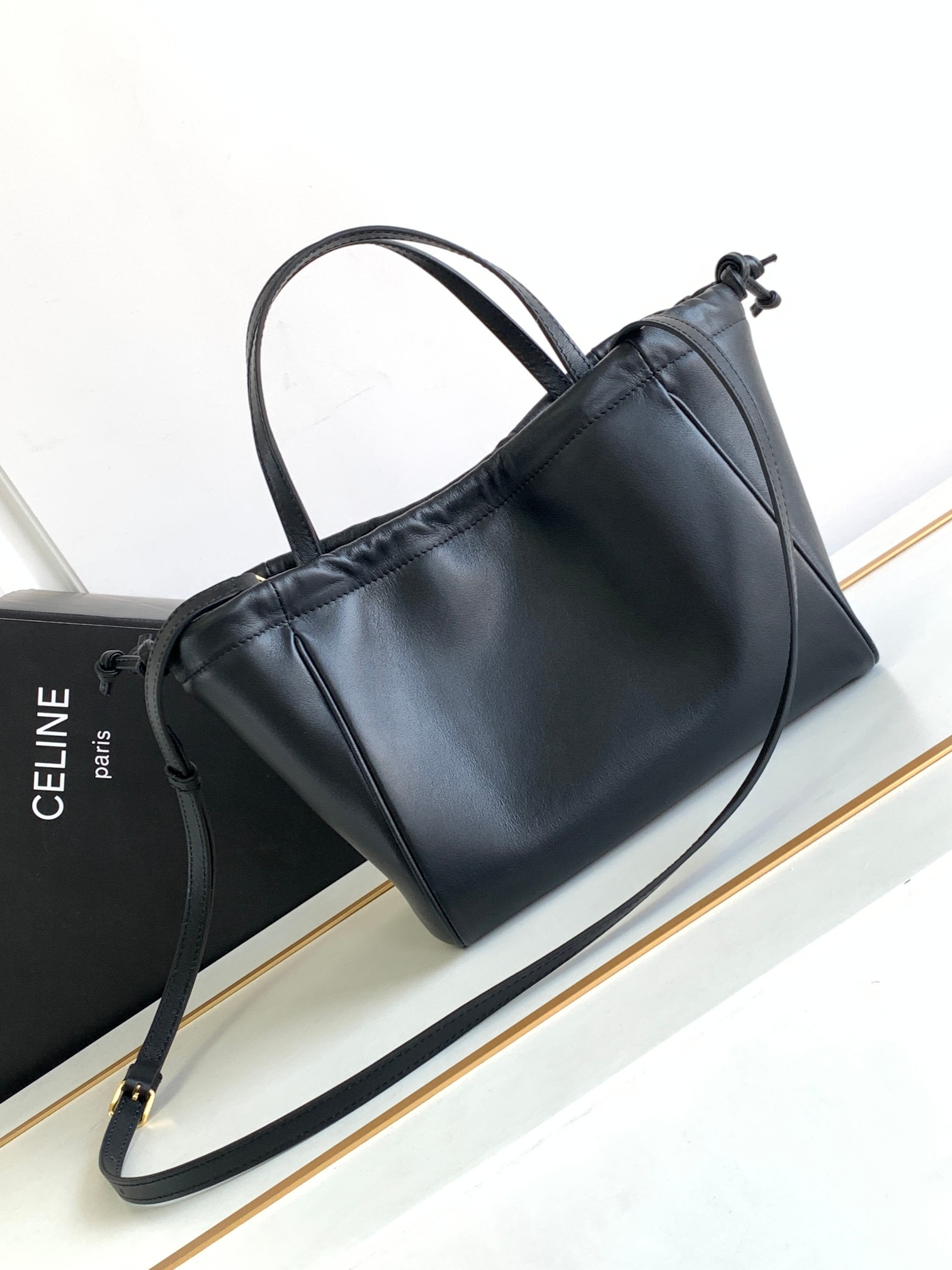 Ce**e small cabas drawstring cuir triomphe