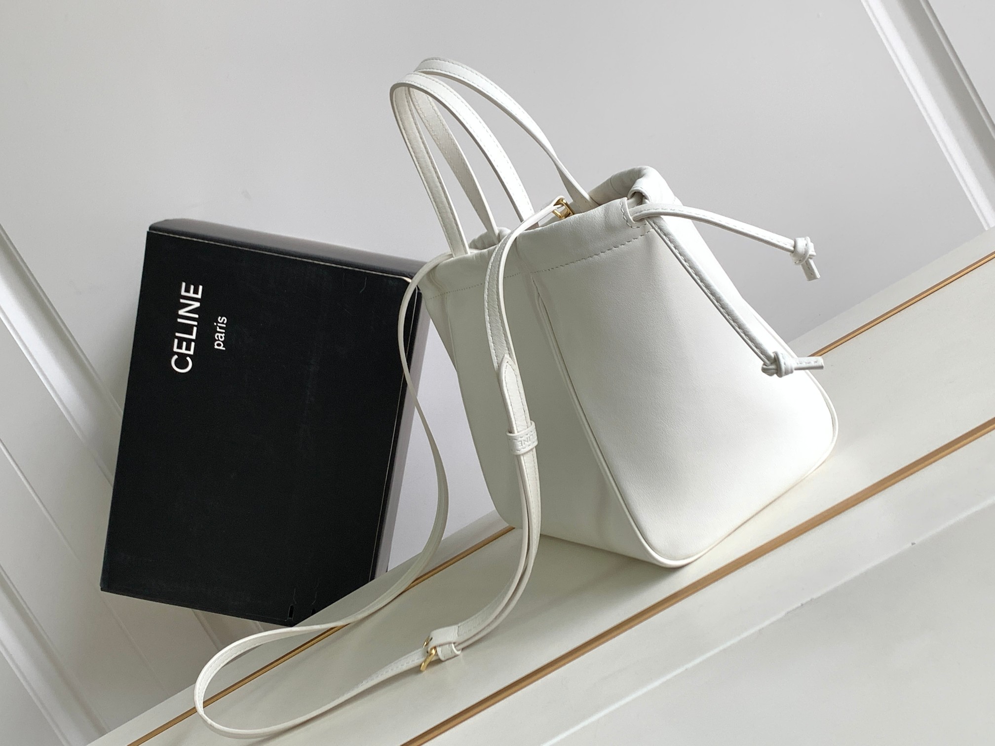 Ce**e small cabas drawstring cuir triomphe