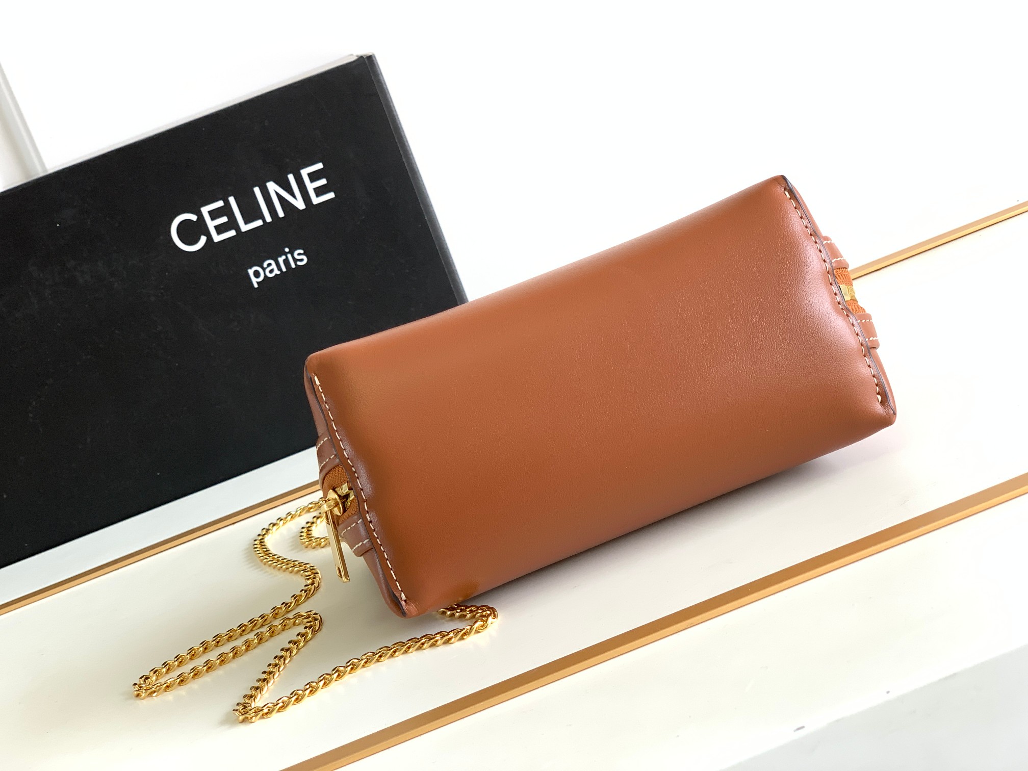 Ce**e clutch on chain cuir triomphe