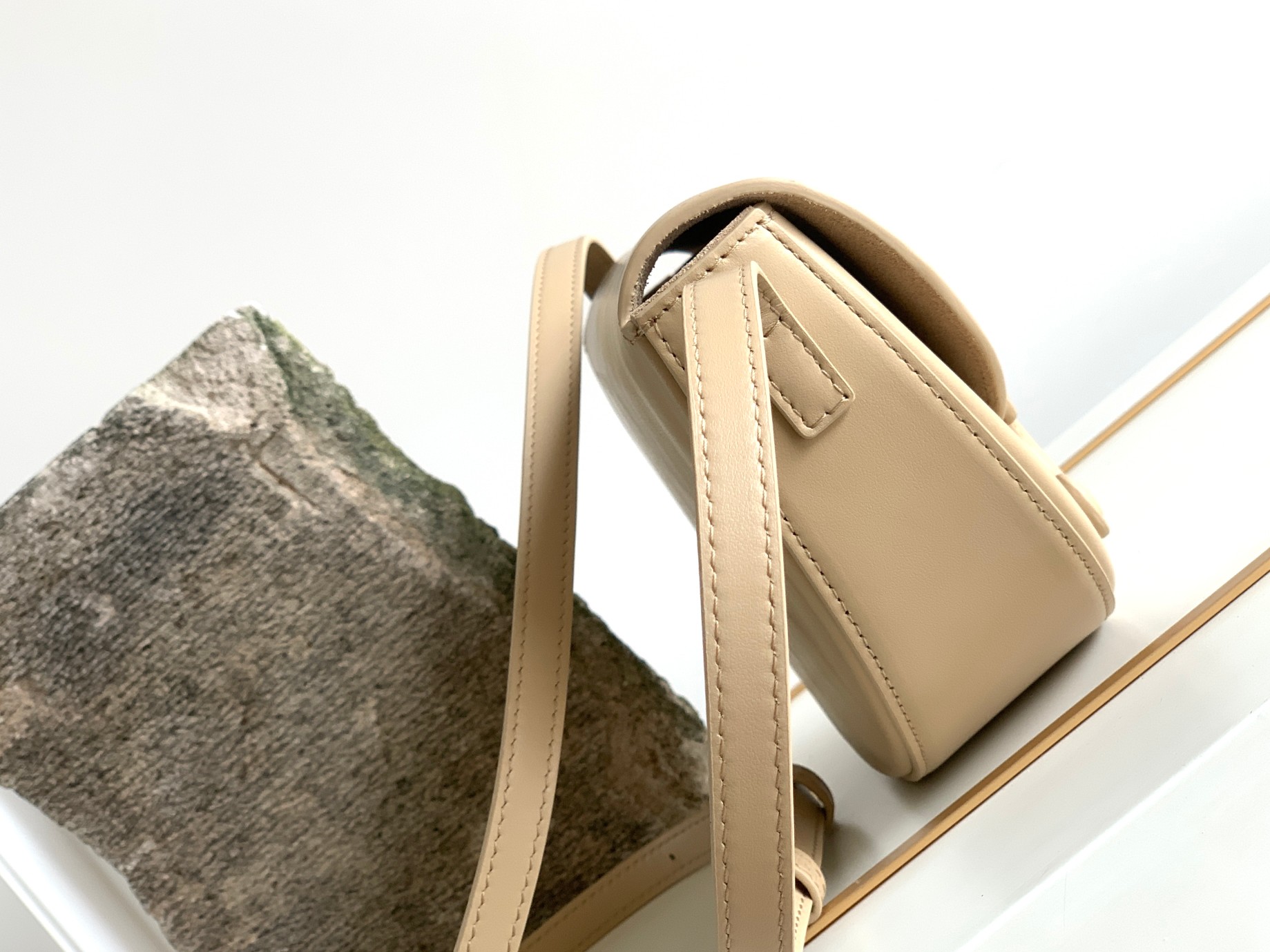 Ce**e besace cuir triomphe