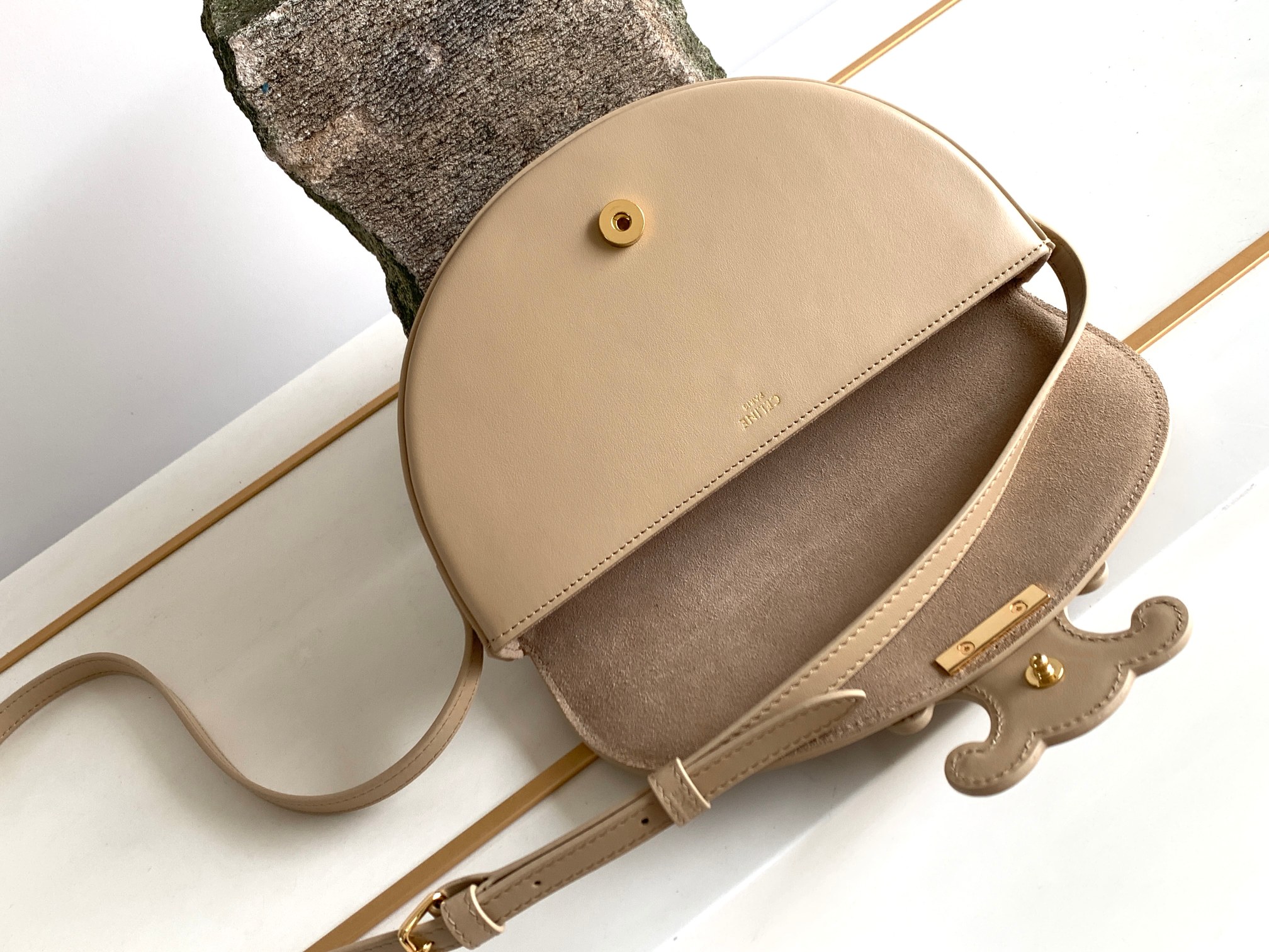 Ce**e besace cuir triomphe
