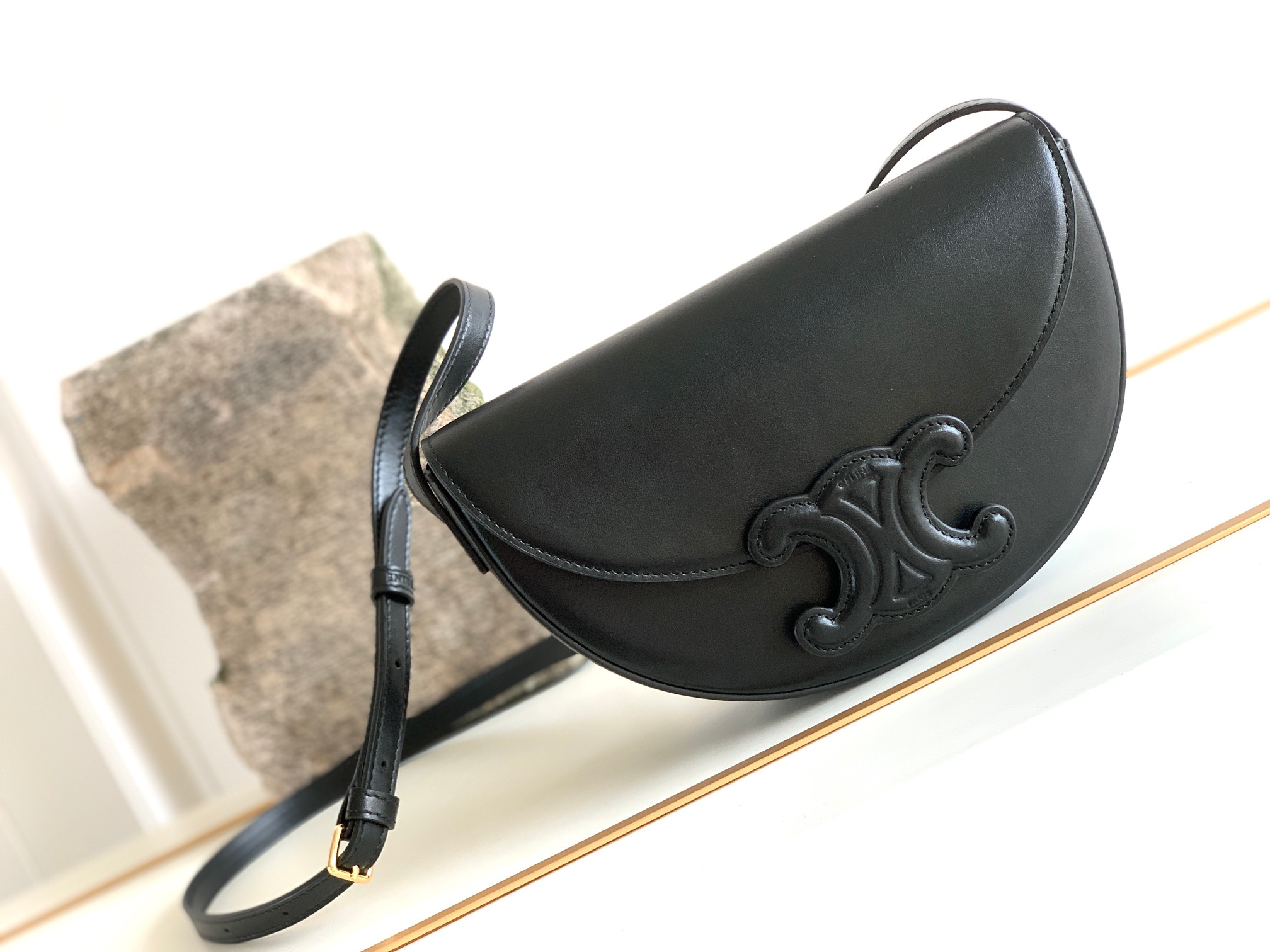 Ce**e besace cuir triomphe