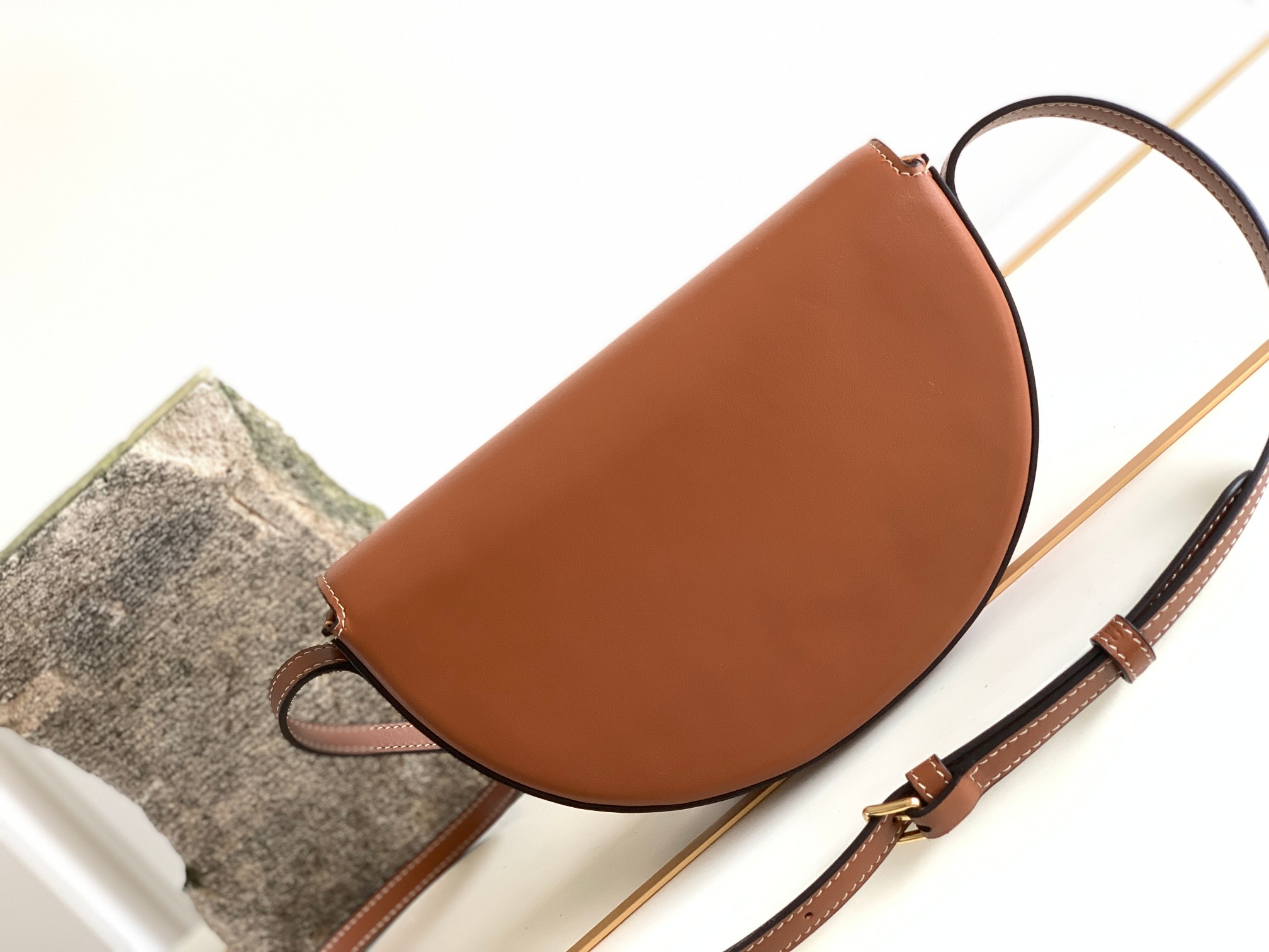 Ce**e besace cuir triomphe
