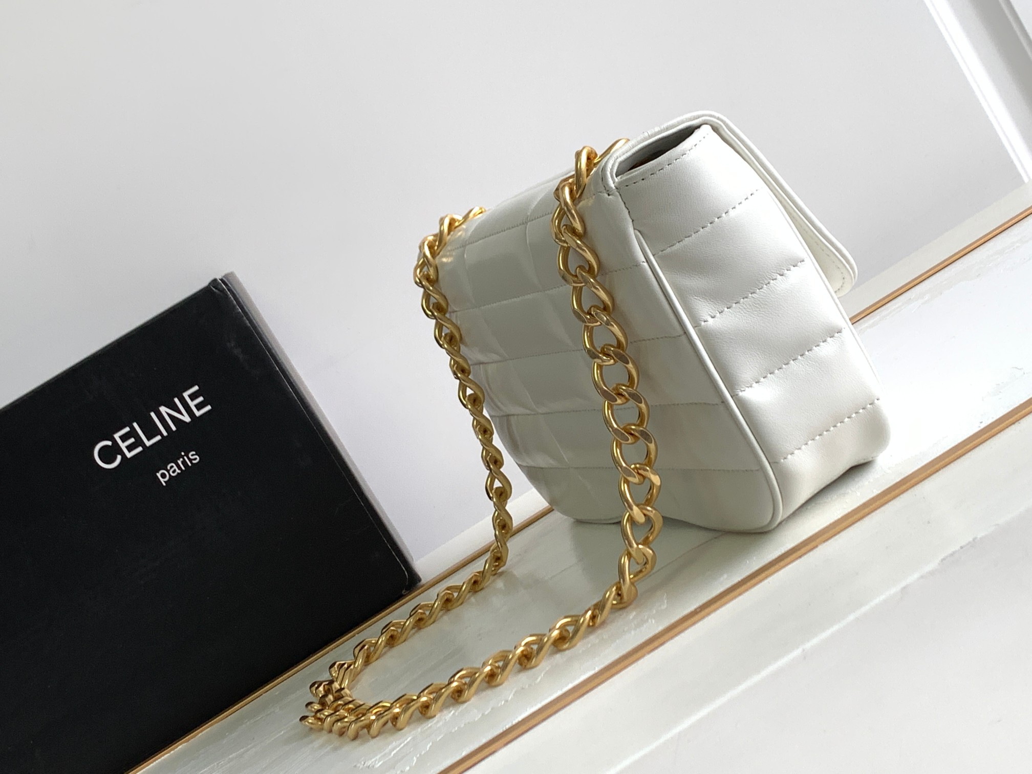 ce**e chain shoulder bag matelasse monoCh*0me